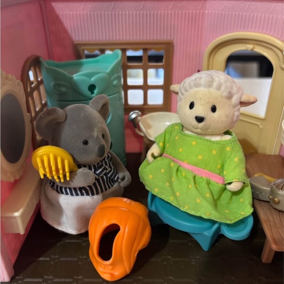 Lil Woodzeez Playsets (2 sets included plus character’s & accessories) - Picture 1 of 9
